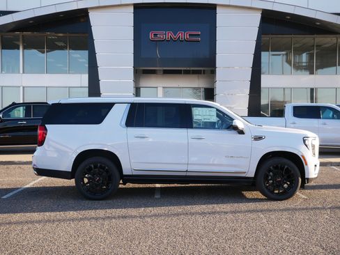 New 2026 GMC Yukon XL Denali w/ Sun & Power Step Package AWD/4WD image 2