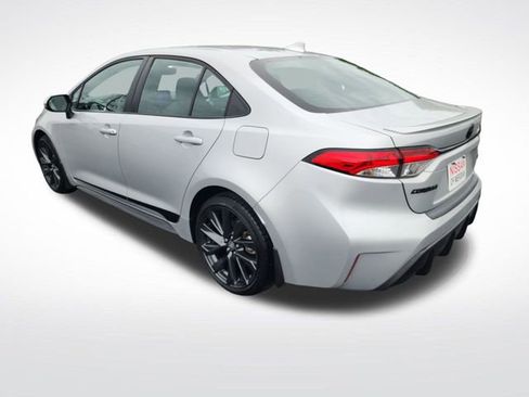 Used 2024 Toyota Corolla SE FWD image 3