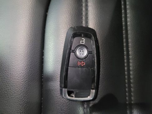 Used 2024 Ford Edge SEL image 32