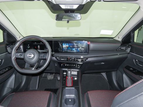 Certified 2025 Nissan Kicks SR w/ SR Premium Package AWD/4WD image 13