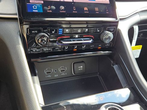 New 2025 Jeep Grand Cherokee Limited w/ Luxury Tech Group II image 29