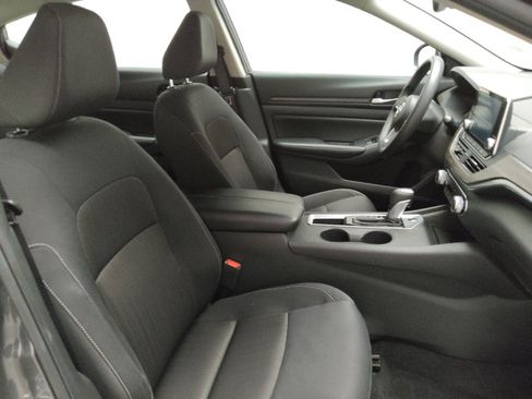 Used 2025 Nissan Altima 2.5 SV FWD image 21