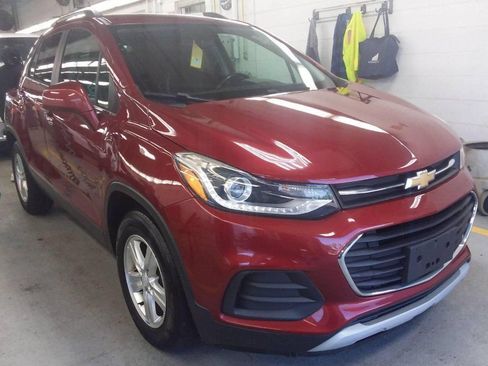 Used 2018 Chevrolet Trax LT w/ LT Convenience Package FWD image 1