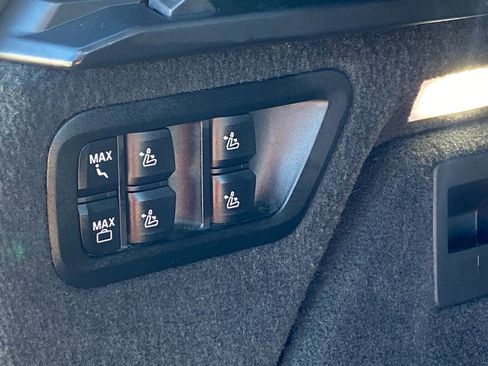 Used 2024 BMW X7 xDrive40i w/ Executive Package image 22