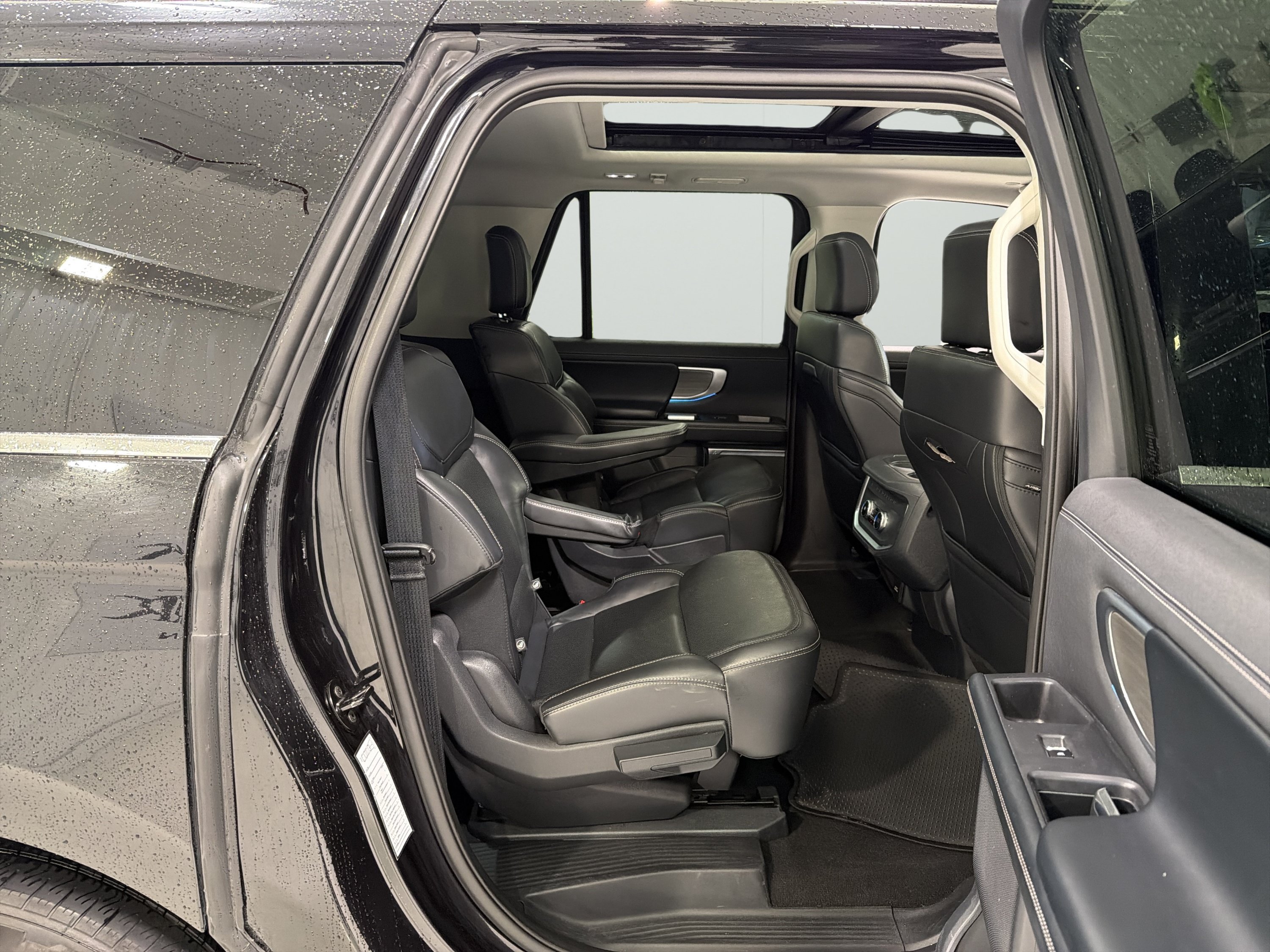 Used 2025 Ford Expedition Max Platinum AWD/4WD image 13