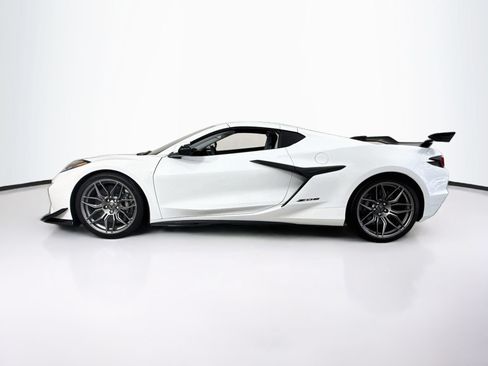 Used 2024 Chevrolet Corvette Z06 w/ Z07 Performance Package RWD image 4