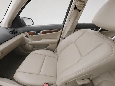 Used 2010 Mercedes-Benz C 350 Sport image 20