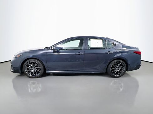 Used 2025 Toyota Camry SE w/ Convenience Package image 9