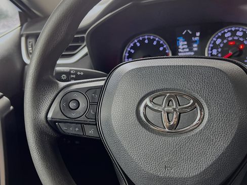 Used 2019 Toyota RAV4 LE image 19