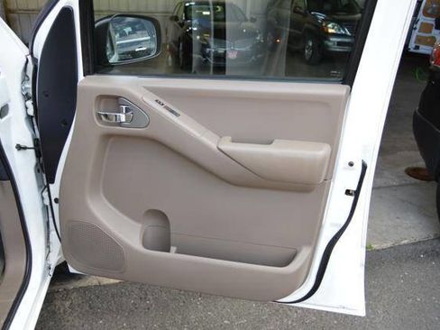 Used 2013 Nissan Frontier SV image 28