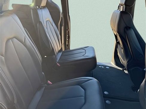 New 2026 Chrysler Pacifica Select image 24