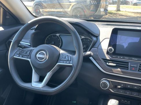 Used 2025 Nissan Altima 2.5 SV image 35