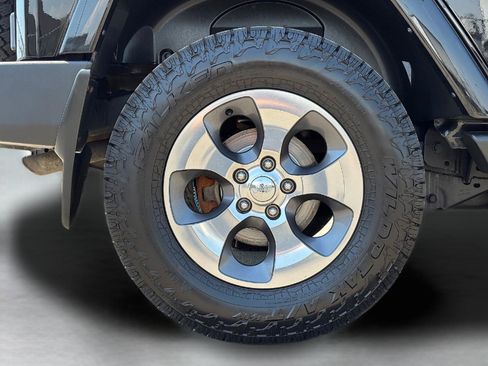 Used 2018 Jeep Wrangler Unlimited Sahara w/ Connectivity Group AWD/4WD image 7