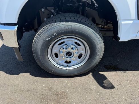New 2026 Ford F250 XL w/ XL Chrome Package AWD/4WD image 17