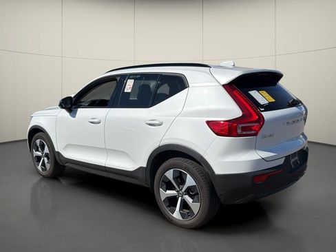 Used 2026 Volvo XC40 B5 Plus AWD/4WD image 5
