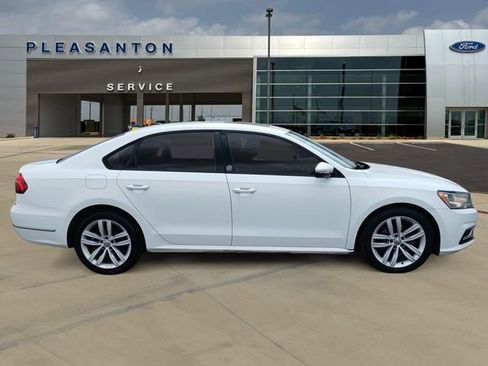 Used 2019 Volkswagen Passat 2.0T Wolfsburg image 6