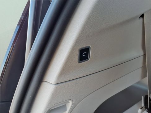 Used 2019 Chrysler Pacifica Touring-L Plus image 6