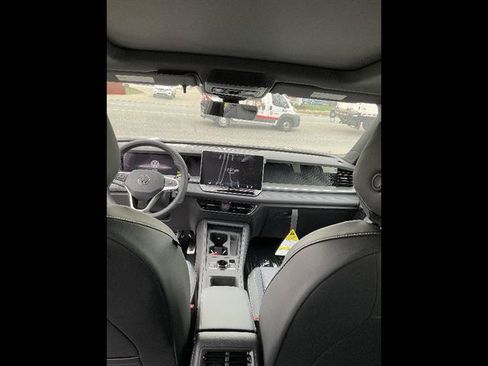 New 2026 Volkswagen Tiguan SE R-Line AWD/4WD image 10