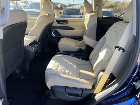 Certified 2025 Nissan Armada Platinum image 12