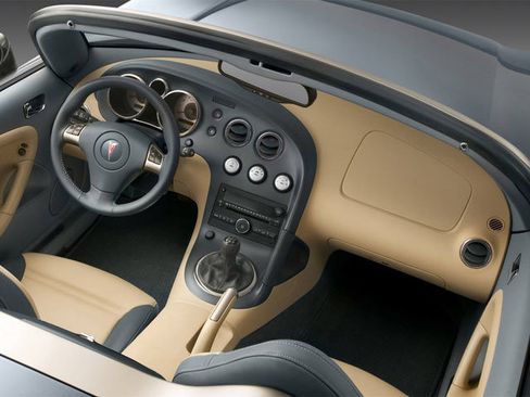 Used 2009 Pontiac Solstice Convertible w/ Preferred Package RWD image 4