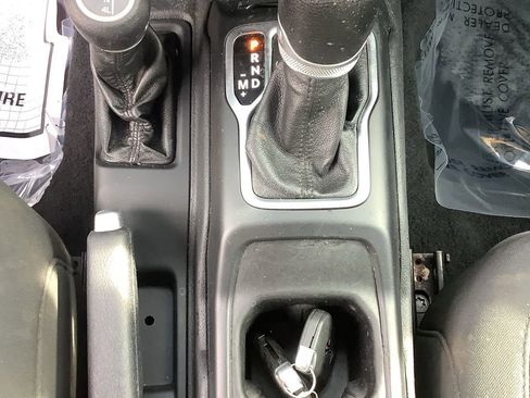 Used 2021 Jeep Wrangler Sport image 15