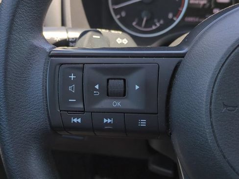 Used 2024 Nissan Rogue S AWD/4WD image 19