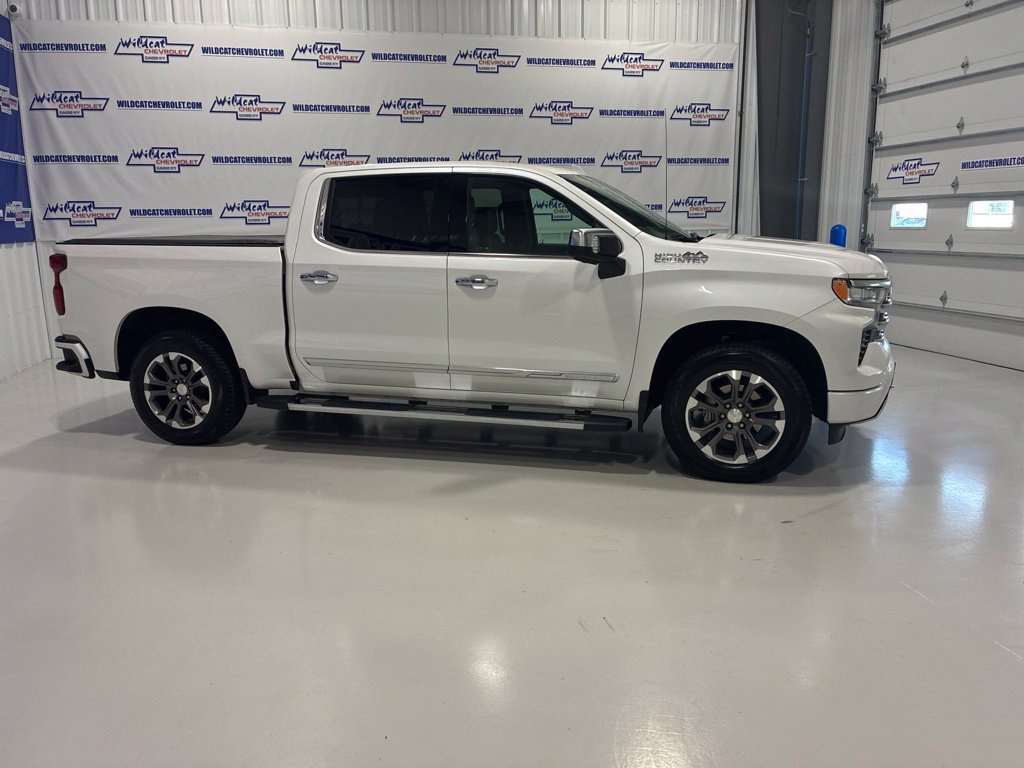 Used 2025 Chevrolet Silverado 1500 High Country w/ Technology Package AWD/4WD image 9