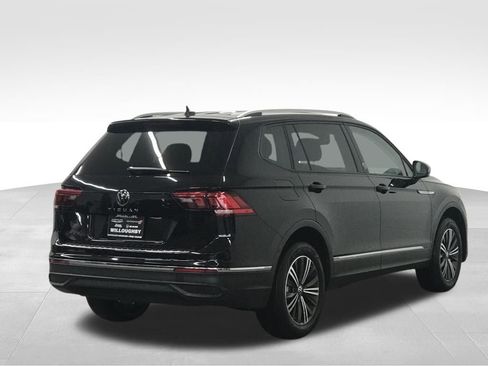 Used 2024 Volkswagen Tiguan SE image 8