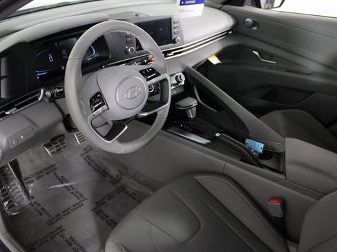 Certified 2025 Hyundai Elantra Sport image 16