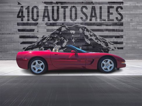 Used 1999 Chevrolet Corvette Convertible w/ Memory Pkg RWD image 2