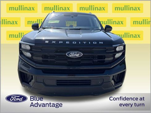 Used 2025 Ford Expedition Active RWD image 11