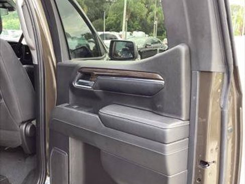 Used 2023 Chevrolet Silverado 1500 LT AWD/4WD image 16