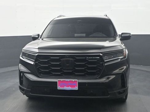 Used 2025 Honda Pilot Black Edition image 3