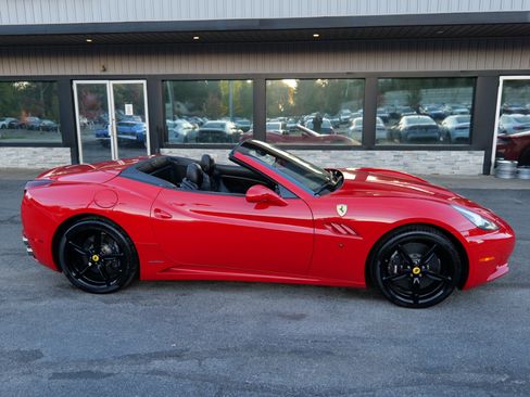 Used 2014 Ferrari California image 4