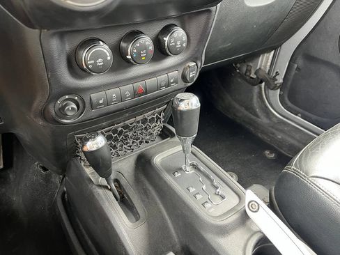 Used 2015 Jeep Wrangler Unlimited Rubicon w/ Dual Top Group AWD/4WD image 34