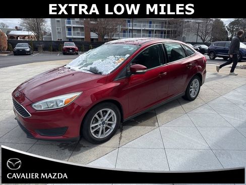 Used 2017 Ford Focus SE image 3