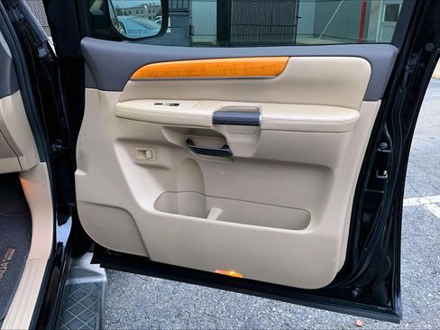 Used 2014 Nissan Armada Platinum w/ Platinum Reserve Package image 21