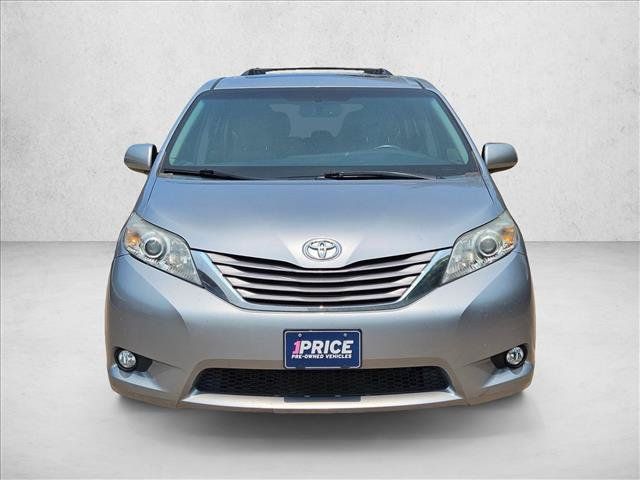 Used 2015 Toyota Sienna XLE FWD image 2