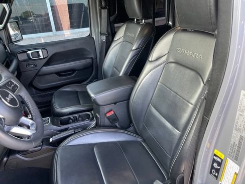 Used 2023 Jeep Wrangler Unlimited Sahara AWD/4WD image 11