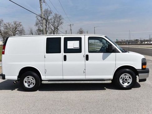 Used 2024 GMC Savana 2500 w/ Driver Convenience Package image 5