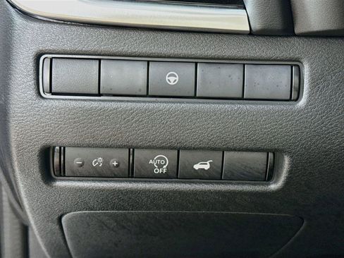 Used 2025 Nissan Rogue SV AWD/4WD image 14