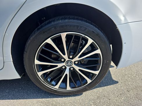 Used 2018 Toyota Camry SE w/ Convenience Package FWD image 34