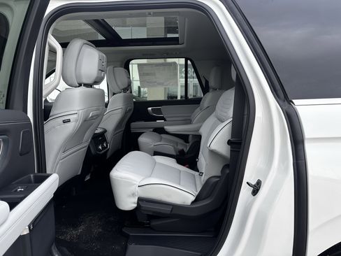 New 2026 Ford Expedition Max Platinum w/ Platinum Ultimate Package AWD/4WD image 6