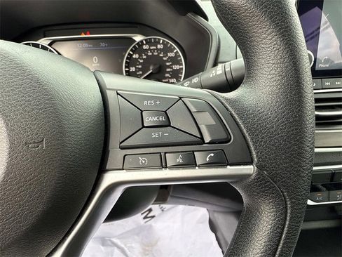 Used 2024 Nissan Altima 2.5 SV image 16