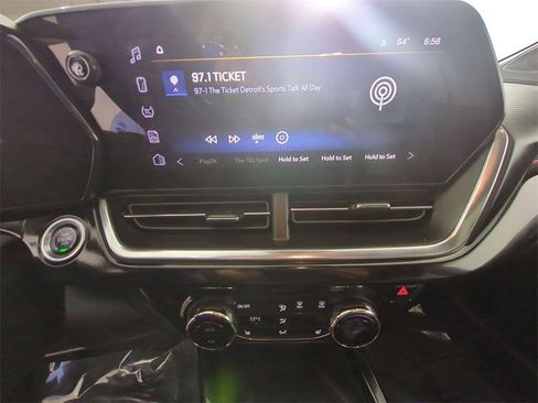 Certified 2024 Chevrolet Trax RS w/ Sunroof Package image 13