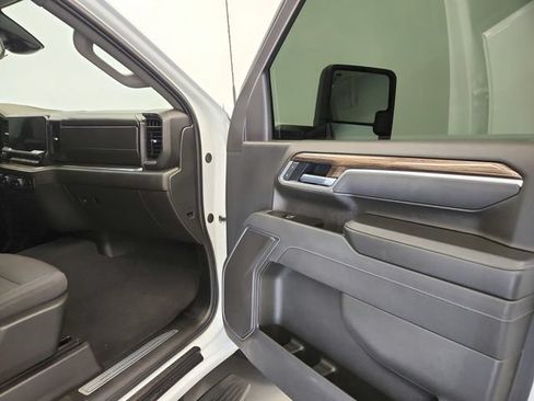 Used 2025 Chevrolet Silverado 2500 LT AWD/4WD image 29