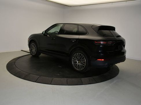 Certified 2023 Porsche Cayenne Platinum Edition AWD/4WD image 3