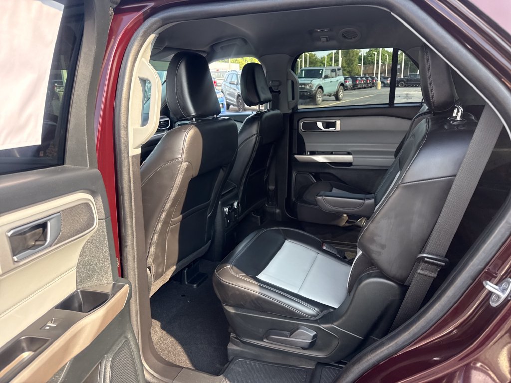 Used 2023 Ford Explorer XLT w/ Equipment Group 202A AWD/4WD image 19