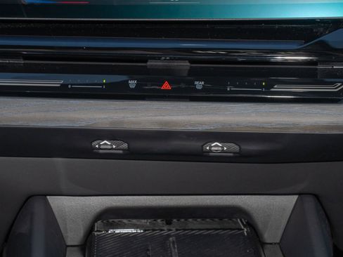 Used 2025 BMW 530i w/ M Sport Package RWD image 24