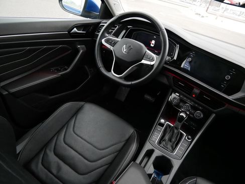 Used 2023 Volkswagen Jetta SEL image 9